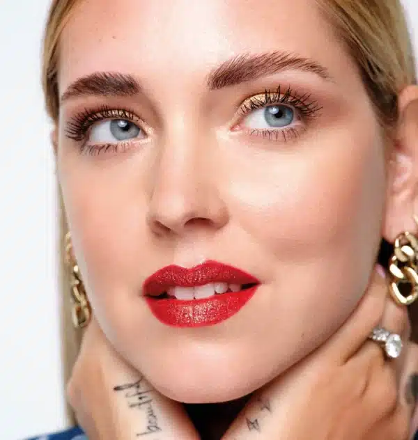 CHIARA FERRAGNI MASCARA - UNPOSTED 01 - Image 2